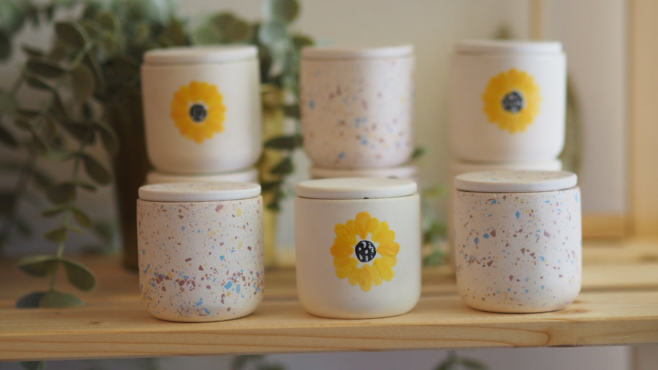 Χειροποίητο Δοχείο από Τσιμέντο-Μαργαρίτα Με Κερί Σόγιας