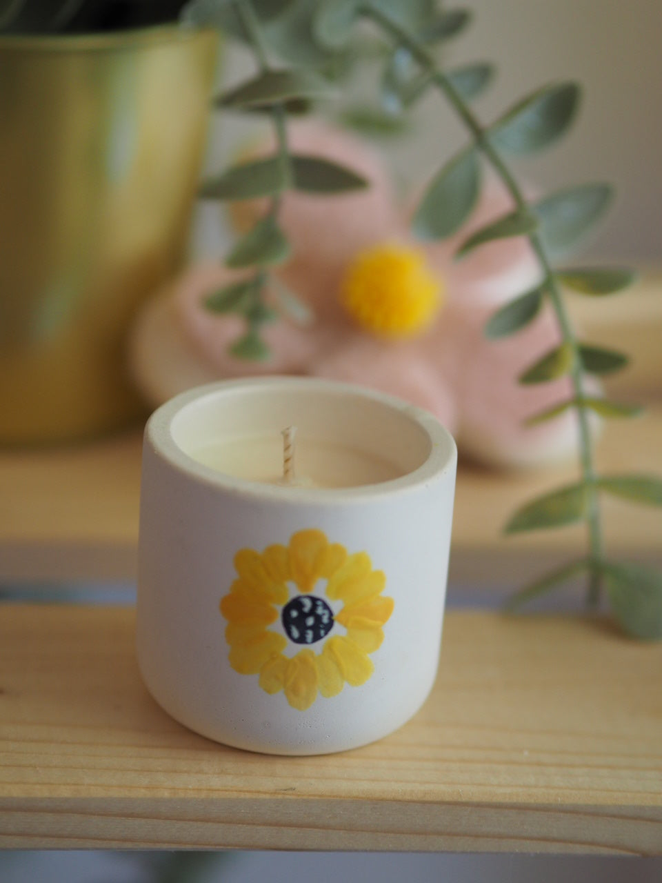 Χειροποίητο Δοχείο από Τσιμέντο-Μαργαρίτα Με Κερί Σόγιας