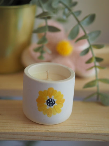 Χειροποίητο Δοχείο από Τσιμέντο-Μαργαρίτα Με Κερί Σόγιας